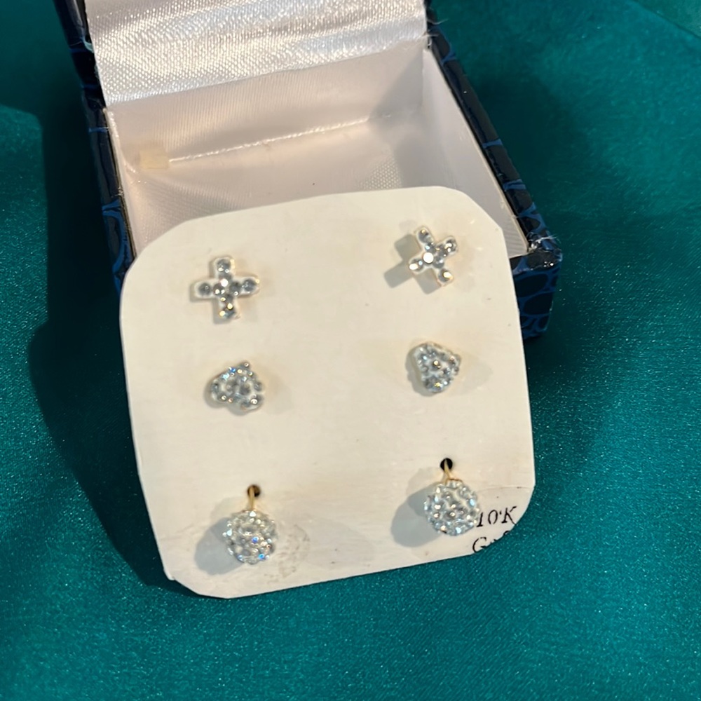 10k set of three earrings